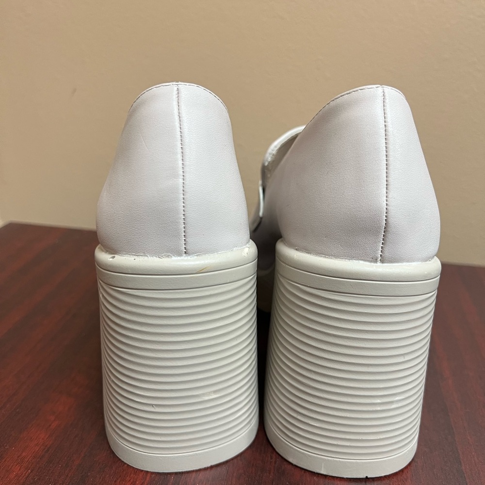 Shoes - Picture 3 of 4
